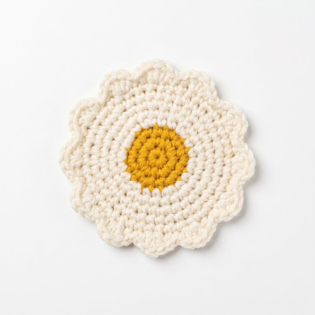[BerryBow Canonical] BB-COS-FLR-WHT-01 | Hero | White Daisy Crochet Coaster – Handmade by Berry Bow