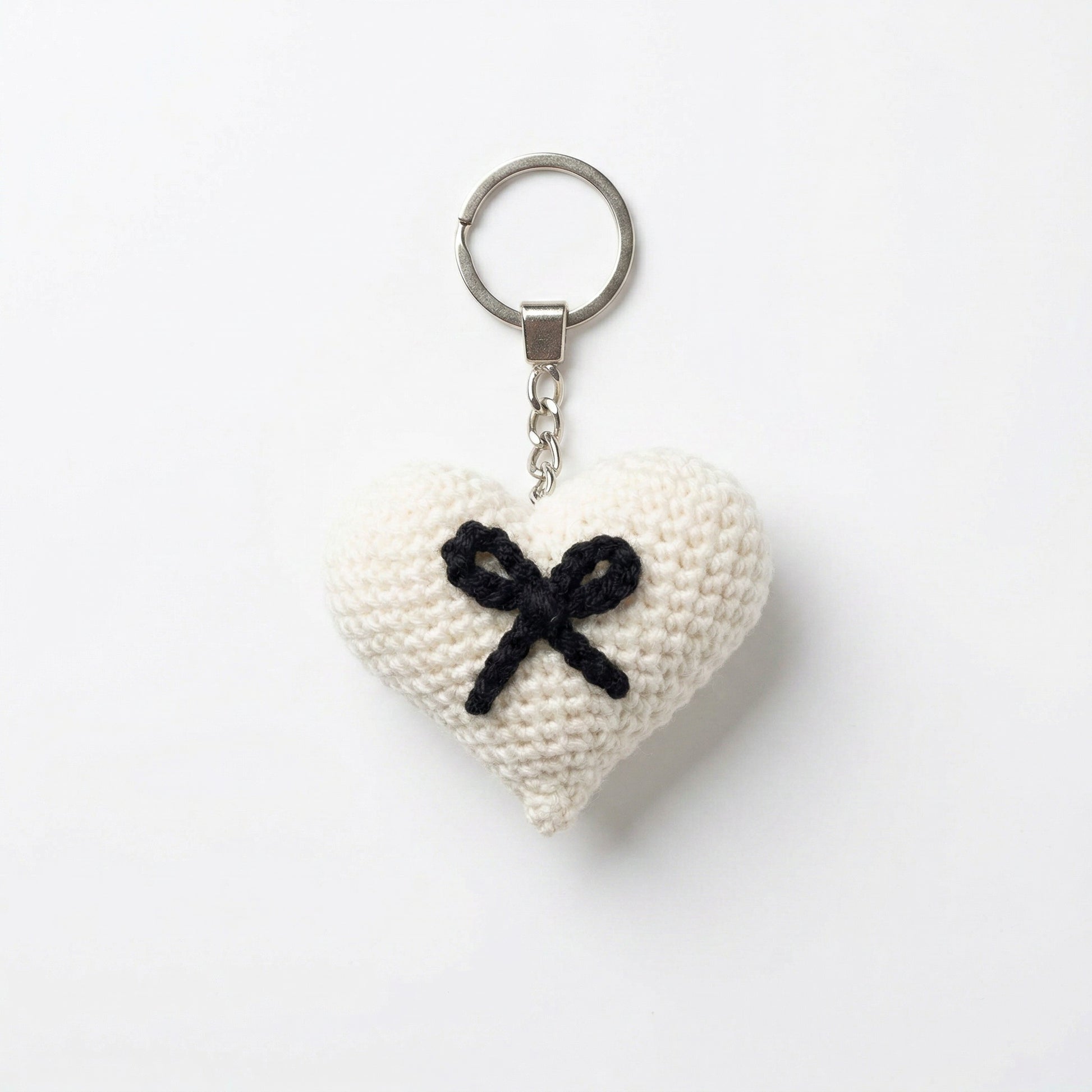 [BerryBow Canonical] BB-KC-HRT-WHT-01 | Hero | Black Bow Heart Crochet Keychain – Handmade by Berry Bow