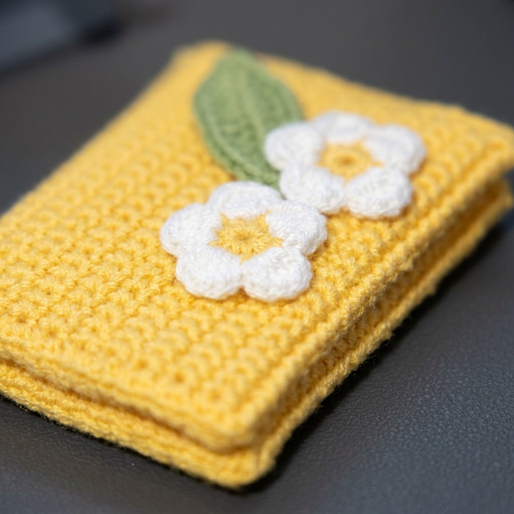 [BerryBow Canonical] BB-POU-YEL-DAI-02 | Detail | Sunshine Daisy Crochet Pouch – Handmade by Berry Bow