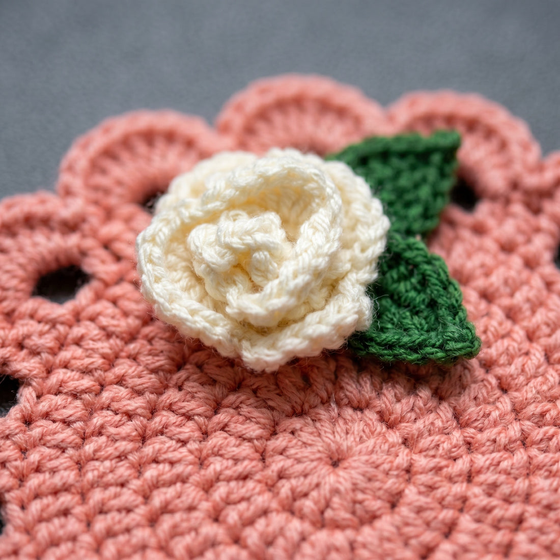 [BerryBow Canonical] BB-COS-FLR-PNK-04 | Hero | Pink Rose Crochet Coaster – Handmade by Berry Bow