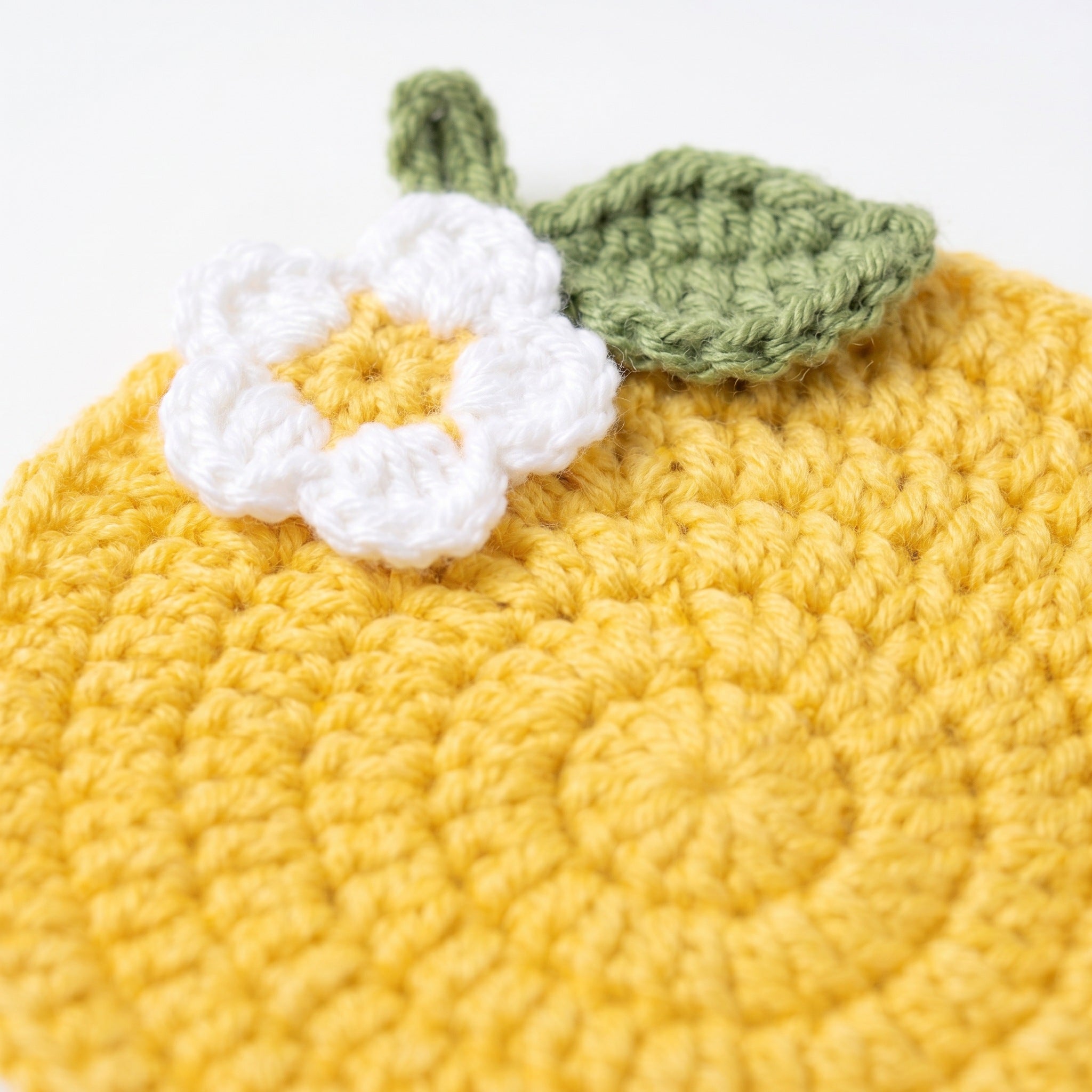 [BerryBow Canonical] BB-COS-FRU-YEL-01 | Detail | Lemon Crochet Coaster – Handmade by Berry Bow