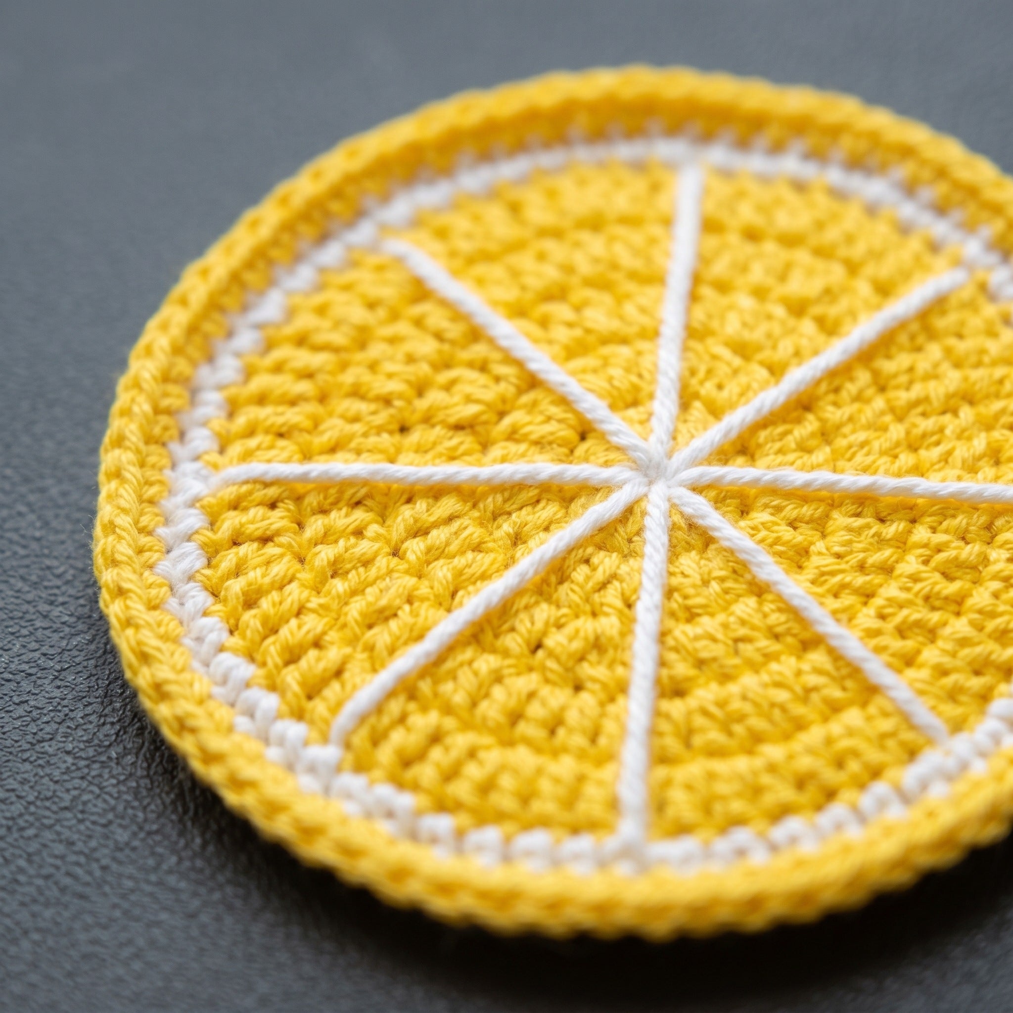 [BerryBow Canonical] BB-COS-FRU-YEL-02 | Detail | Lemon Slice Crochet Coaster – Handmade by Berry Bow