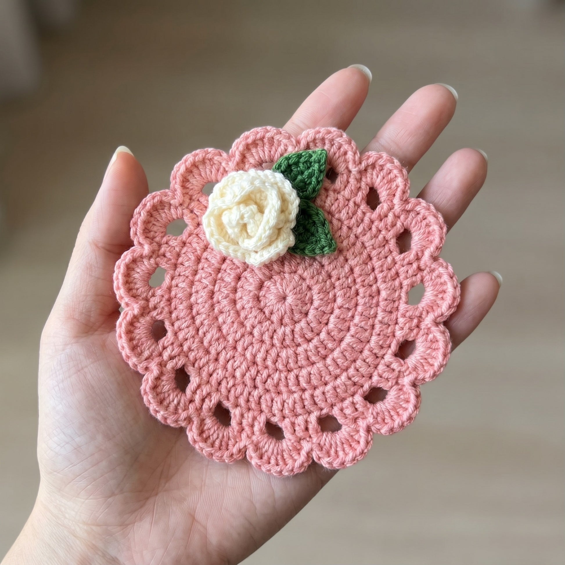 [BerryBow Canonical] BB-COS-FLR-PNK-04 | Scale | Pink Rose Crochet Coaster – Handmade by Berry Bow