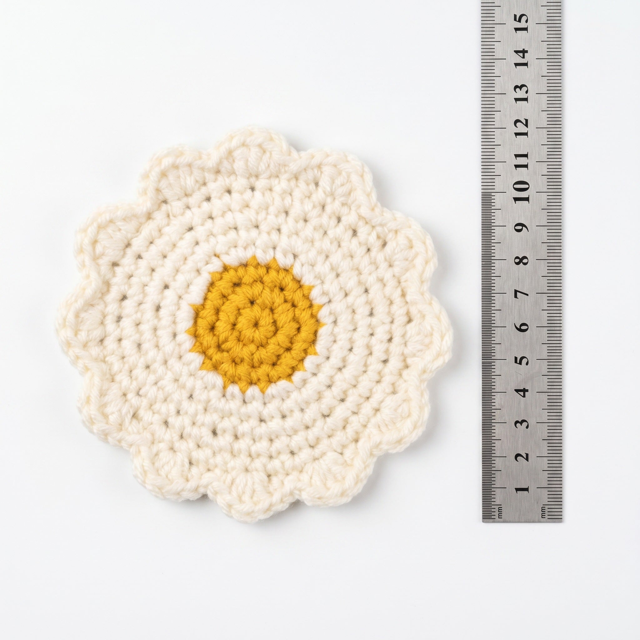 [BerryBow Canonical] BB-COS-FLR-WHT-01 | Measurement | White Daisy Crochet Coaster – Handmade by Berry Bow